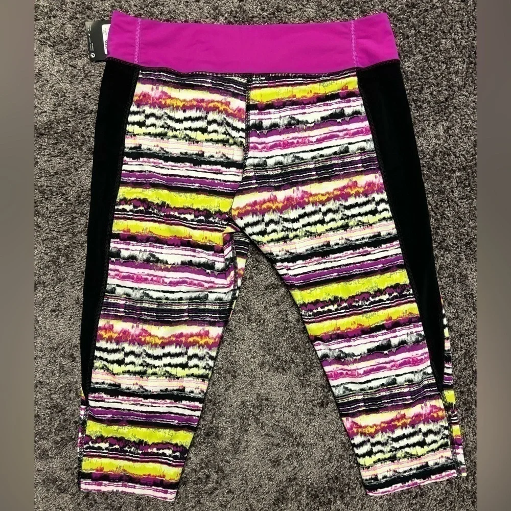 NWT Nike Dry-Fit Mid Rise Training Shorts Capris Womens Size X-Large‎